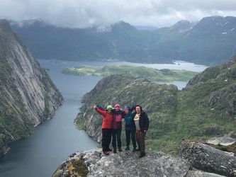Fremme på hytta, og utsikt rett ned i Trollfjorden